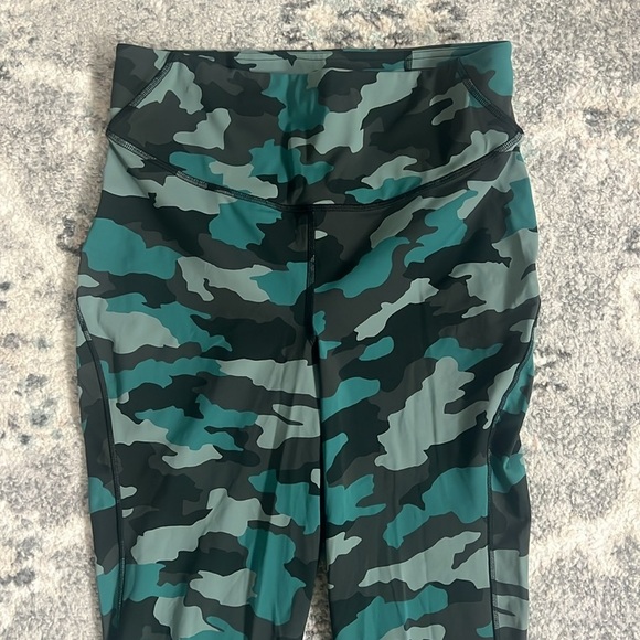 Lululemon Base Pace High-Rise Running Tight 25" - Picture 2 of 10